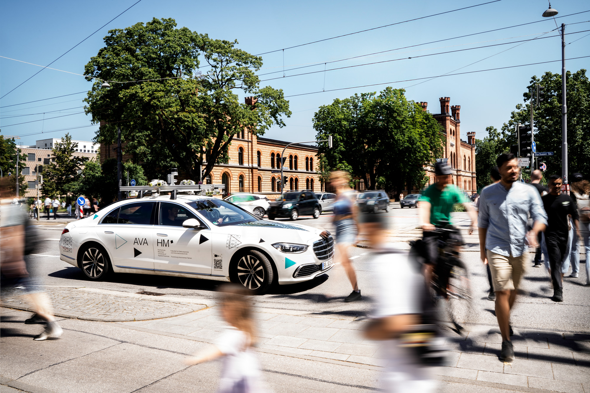 Autonomes Testfahrzeug im Straßenverkehr