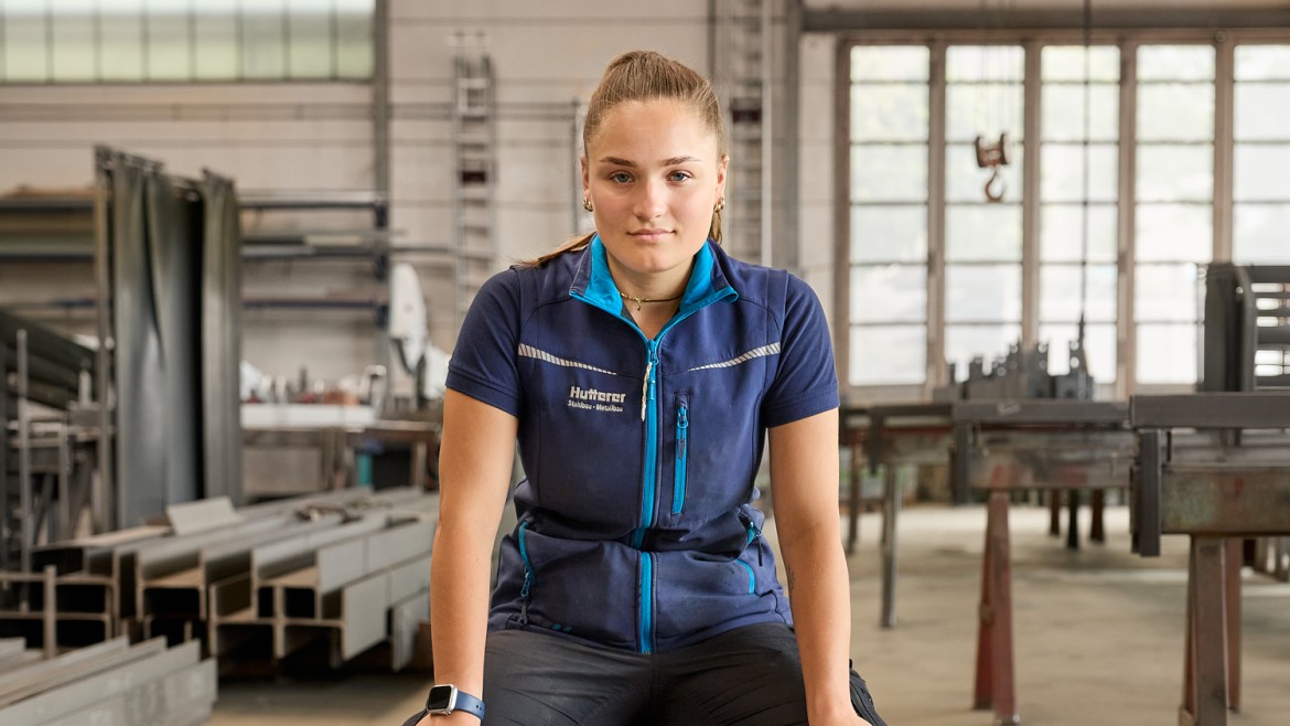 Handwerkerin Werkshalle