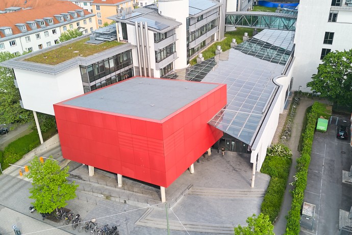Der Rote Würfel der HM in der Lothstraße 64