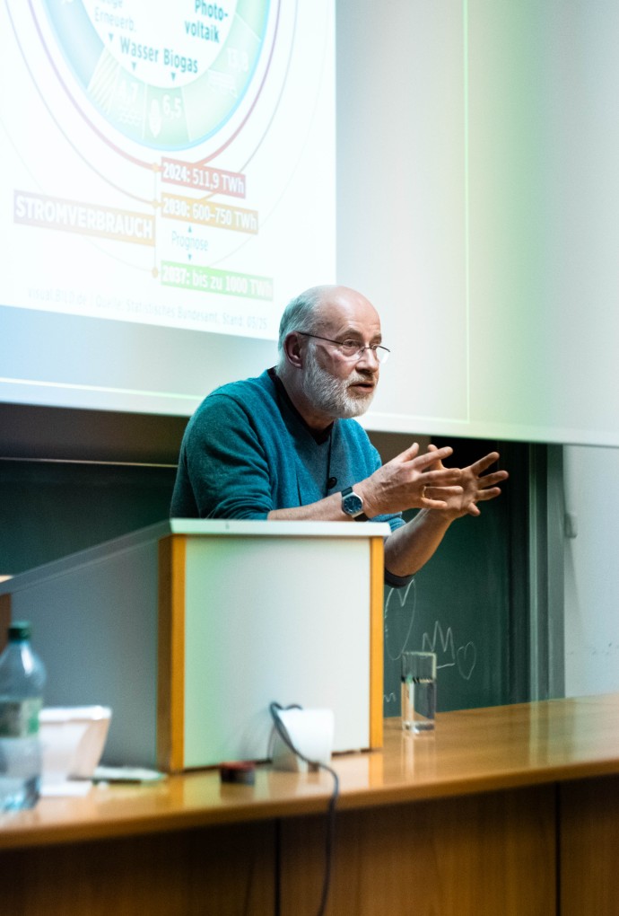 Harald Lesch gibt einen Vortrag