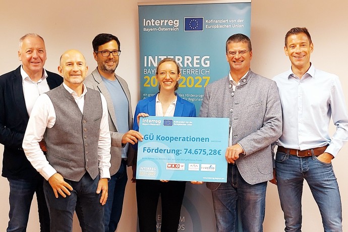 Förderscheckübergabe beim Kick-off des INTERREG-Projekts 