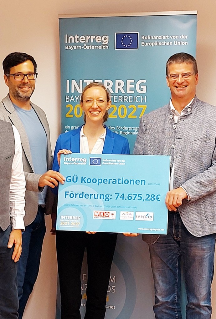 Förderscheckübergabe beim Kick-off des INTERREG-Projekts 
