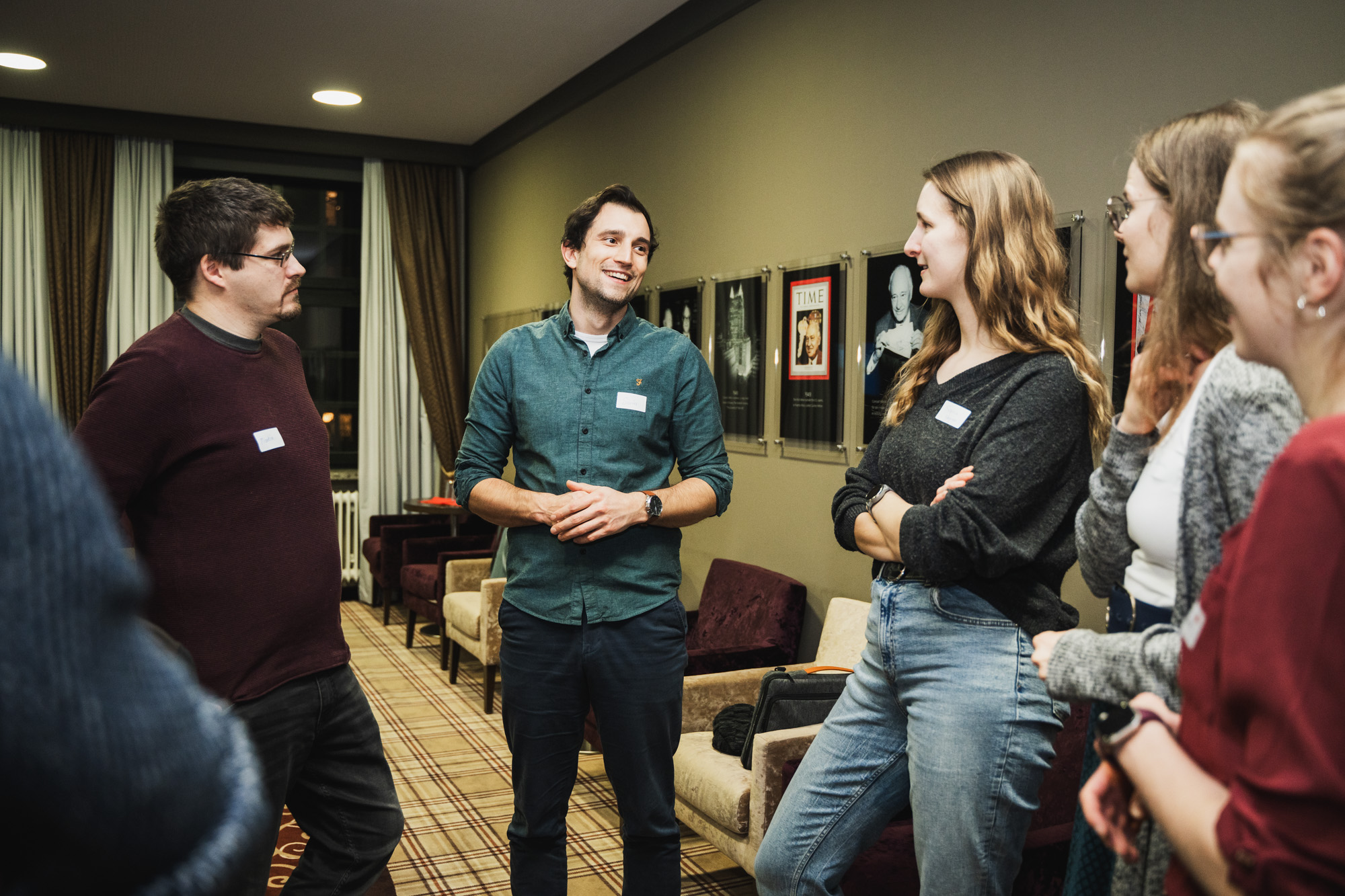 Alumni und Promovierende beim Networking-Event im Rahmen das Alumni-Promovierenden Netzwerks