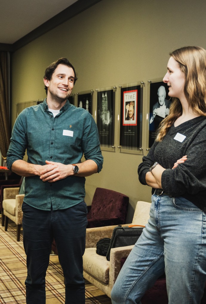 Alumni und Promovierende beim Networking-Event im Rahmen das Alumni-Promovierenden Netzwerks