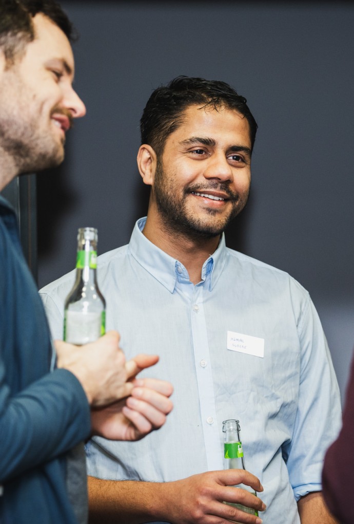Alumni und Promovierende beim Networking-Event im Rahmen das Alumni-Promovierenden Netzwerks