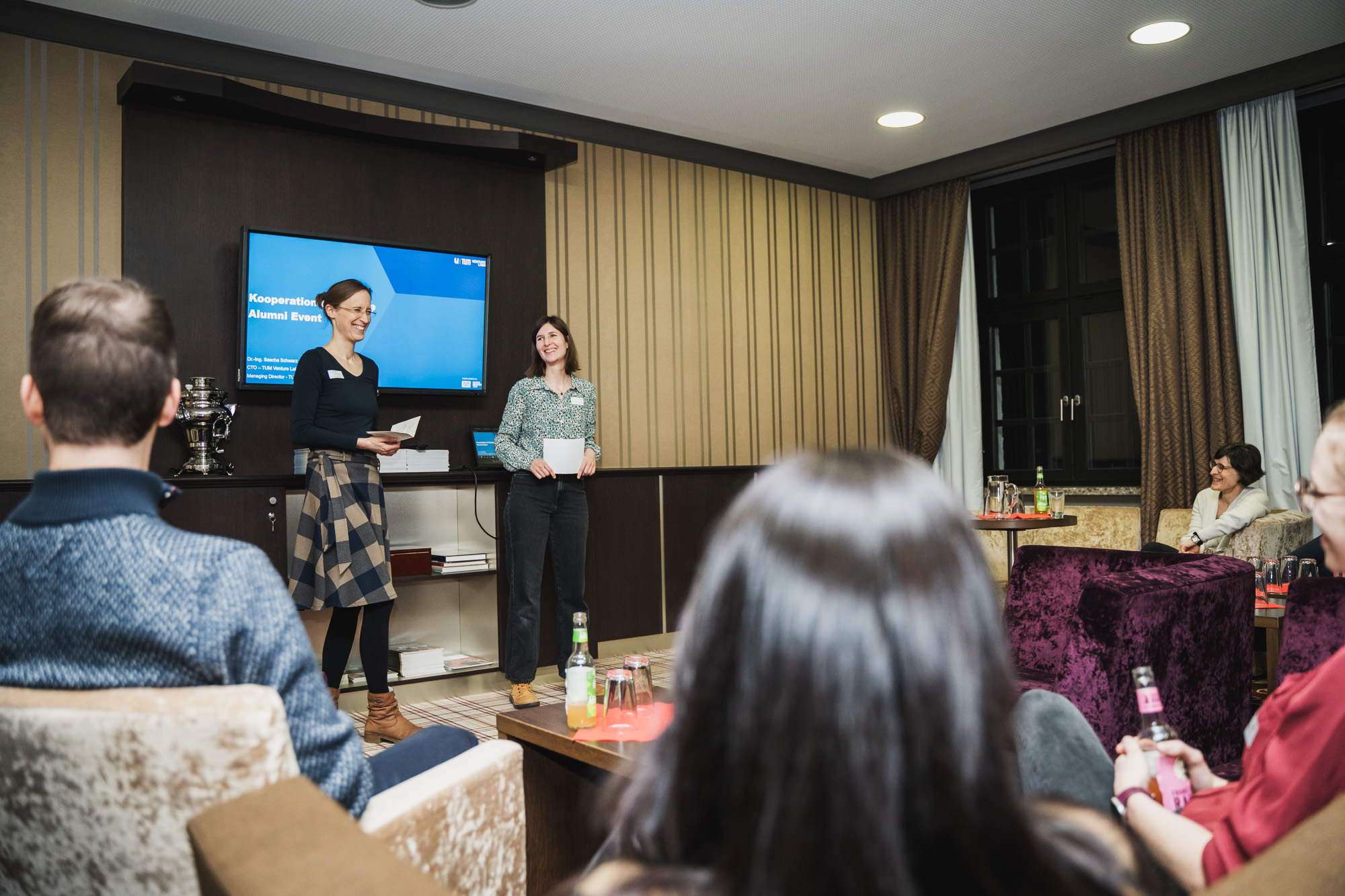 Begrüßung beim Networking-Event im Rahmen das Alumni-Promovierenden Netzwerks