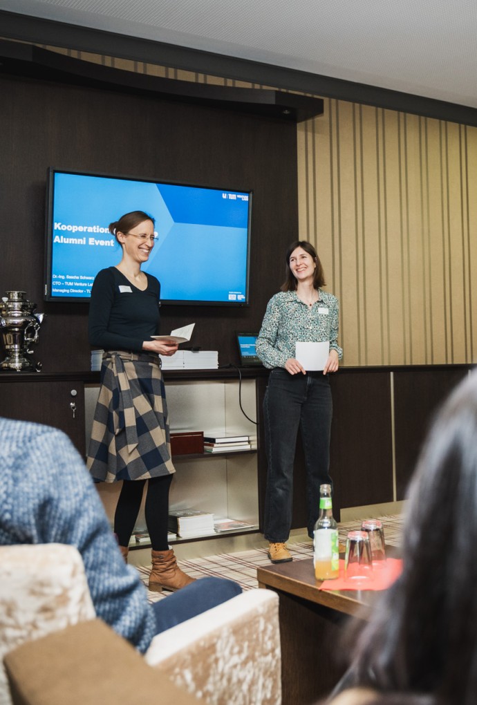 Begrüßung beim Networking-Event im Rahmen das Alumni-Promovierenden Netzwerks