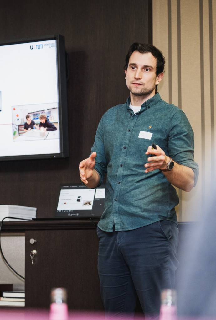 Vortrag von Dr.-Ing. Sascha Schwarz beim Alumni-Event im Rahmen des Alumni-Promovierenden Netzwerks.
