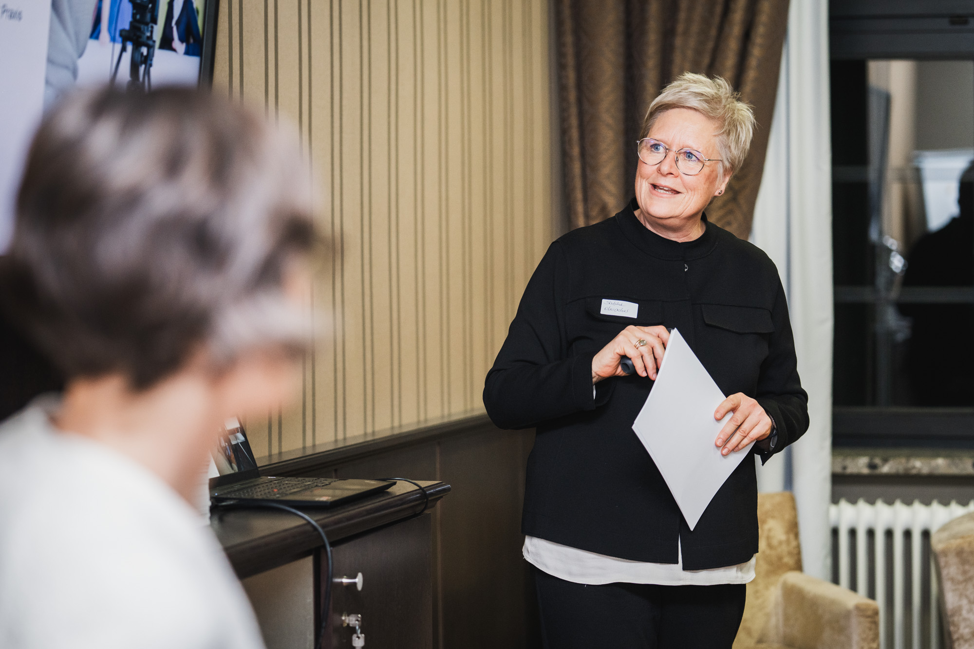 Vortrag von Sabine Oberacher und Christiane Friderich beim Alumni-Event im Rahmen des Alumni-Promovierenden-Netzwerks.