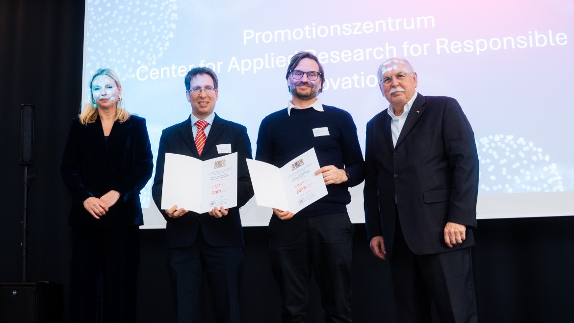 Überreichung der Promotionsrechts-Verleihungsurkunde an CARRI 