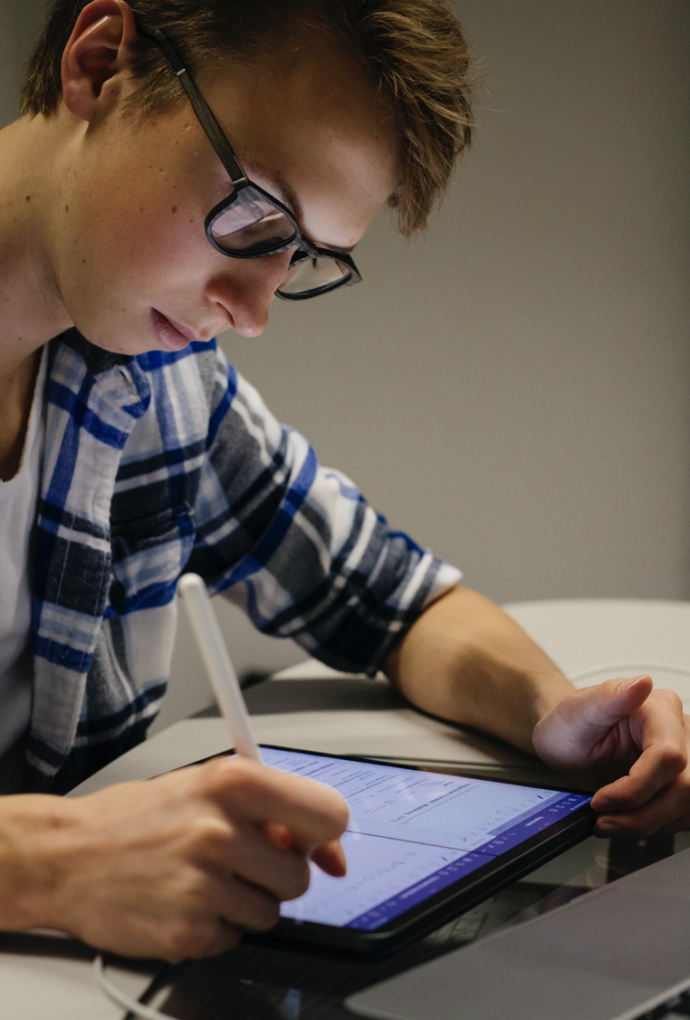 Arbeit am Computer (Foto: Ulrike Myrzik / Hochschule München) Arbeit am Computer Bild