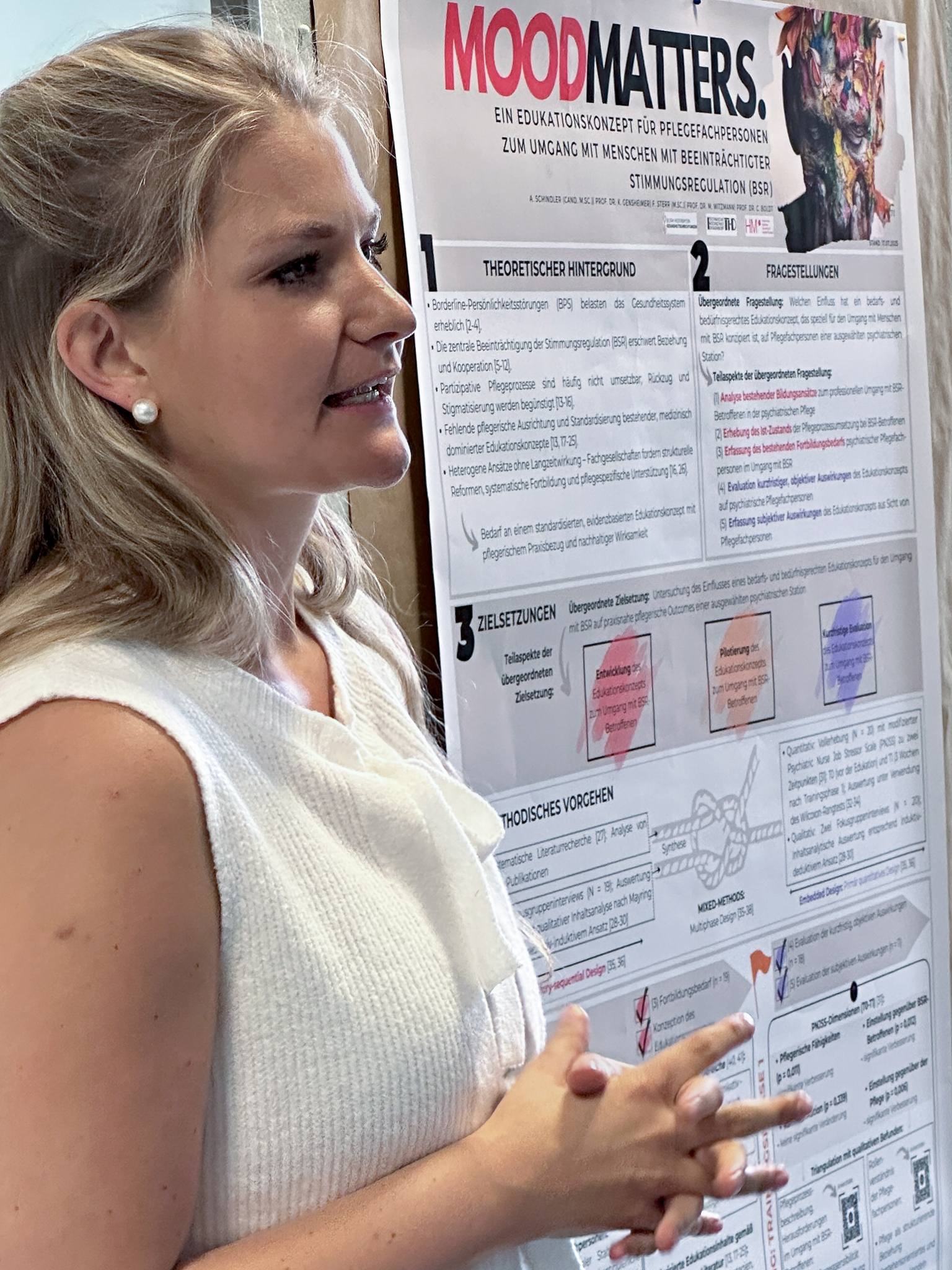 ANP-Studentin bei der Präsentation ihres Posters