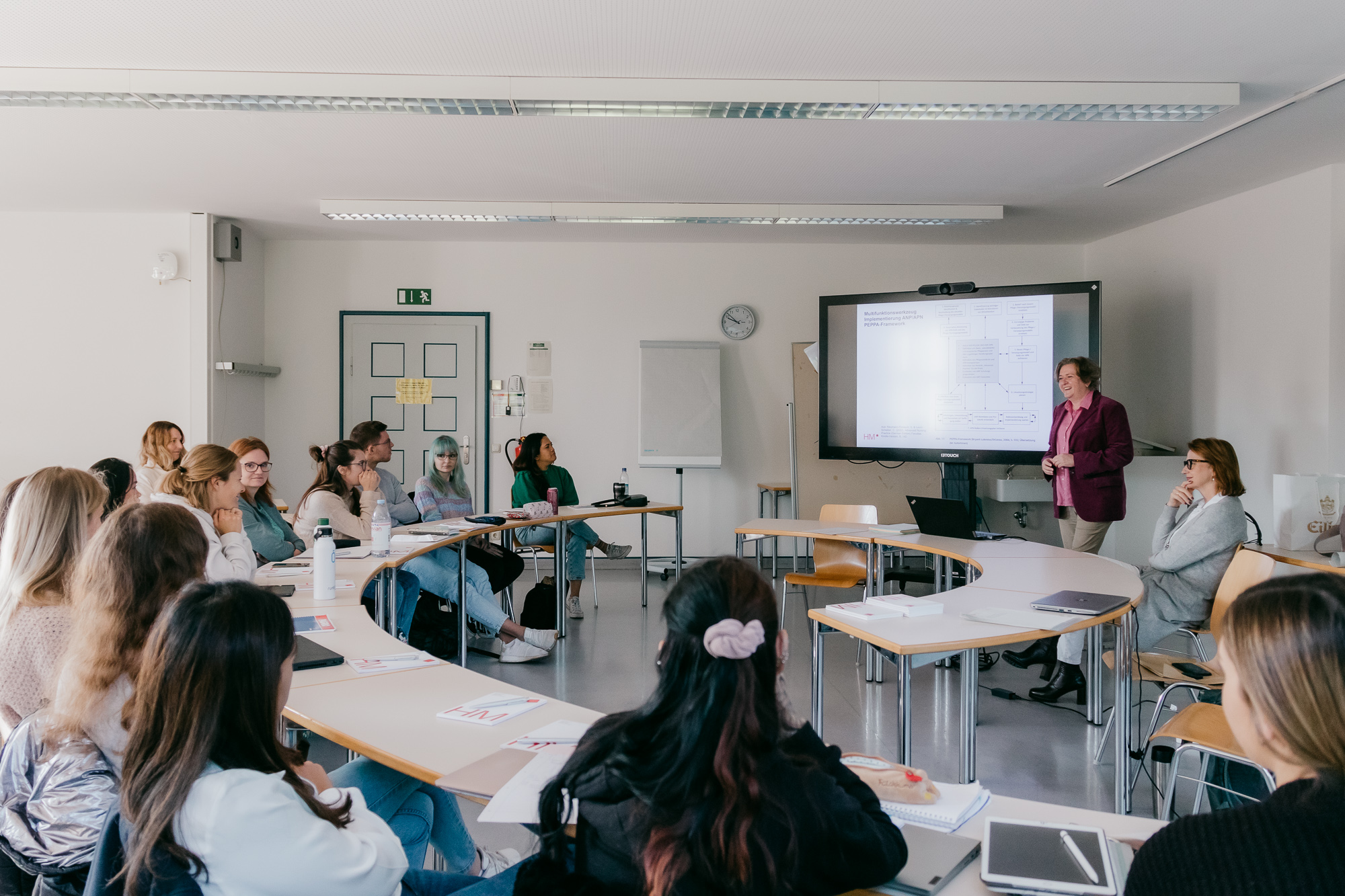 Studierende im Seminarraum