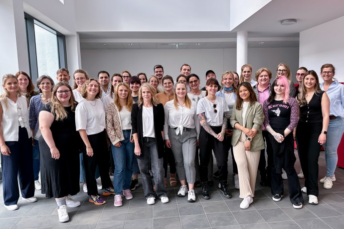 Gruppenbild aller Anwesenden (Hochschule München / Petra Spier) Gruppenbild aller Anwesenden