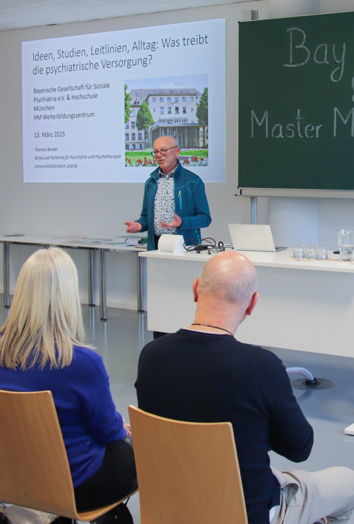 Manfred Jehle, Vorstand des BayGSP e.V., mit einleitenden Worten.