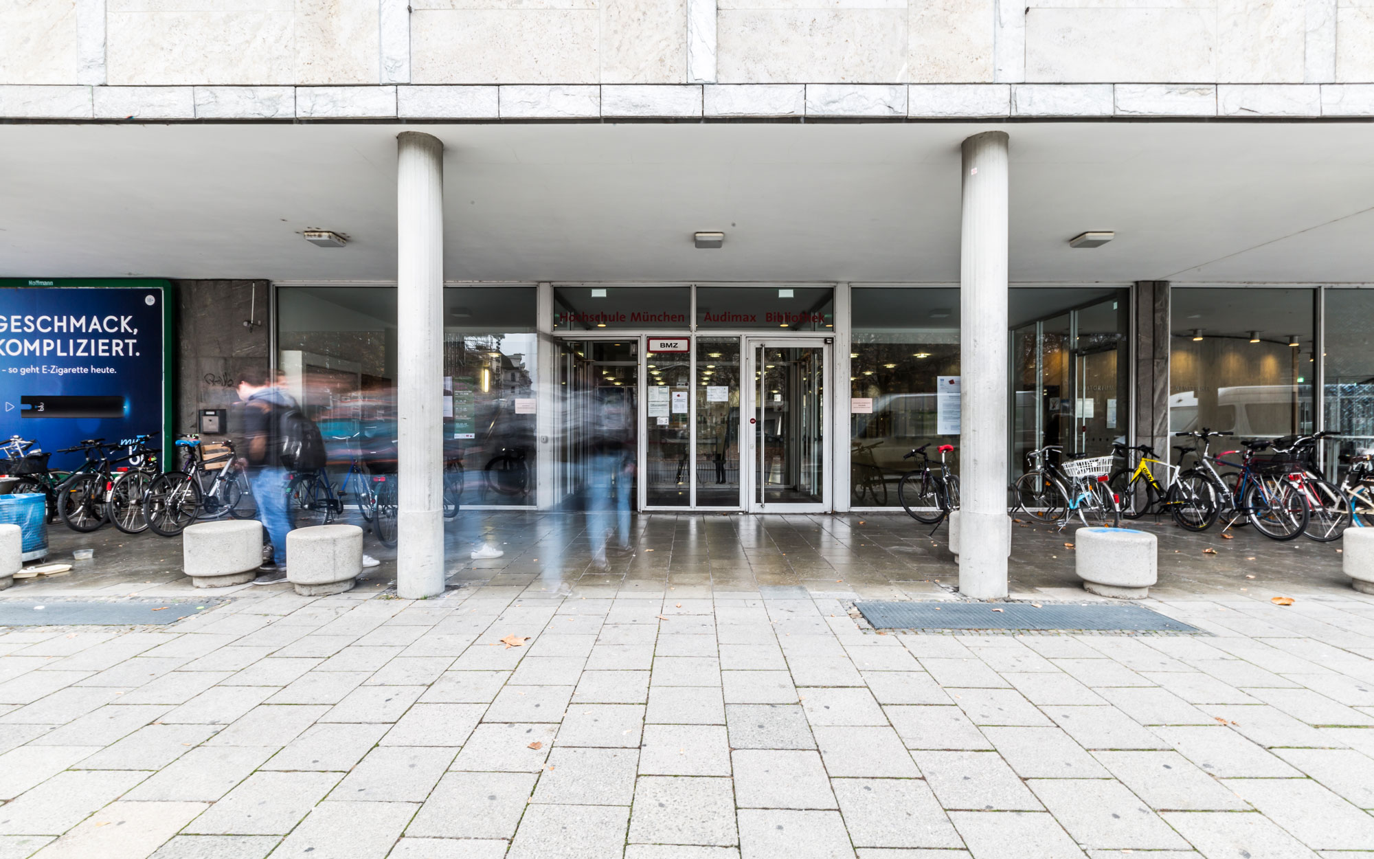 Eingang zum Gebäude Karlstraße 6