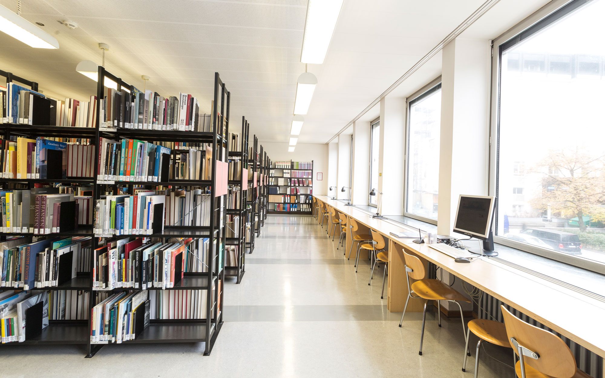 Bibliothek im Gebäude Karlstraße 6
