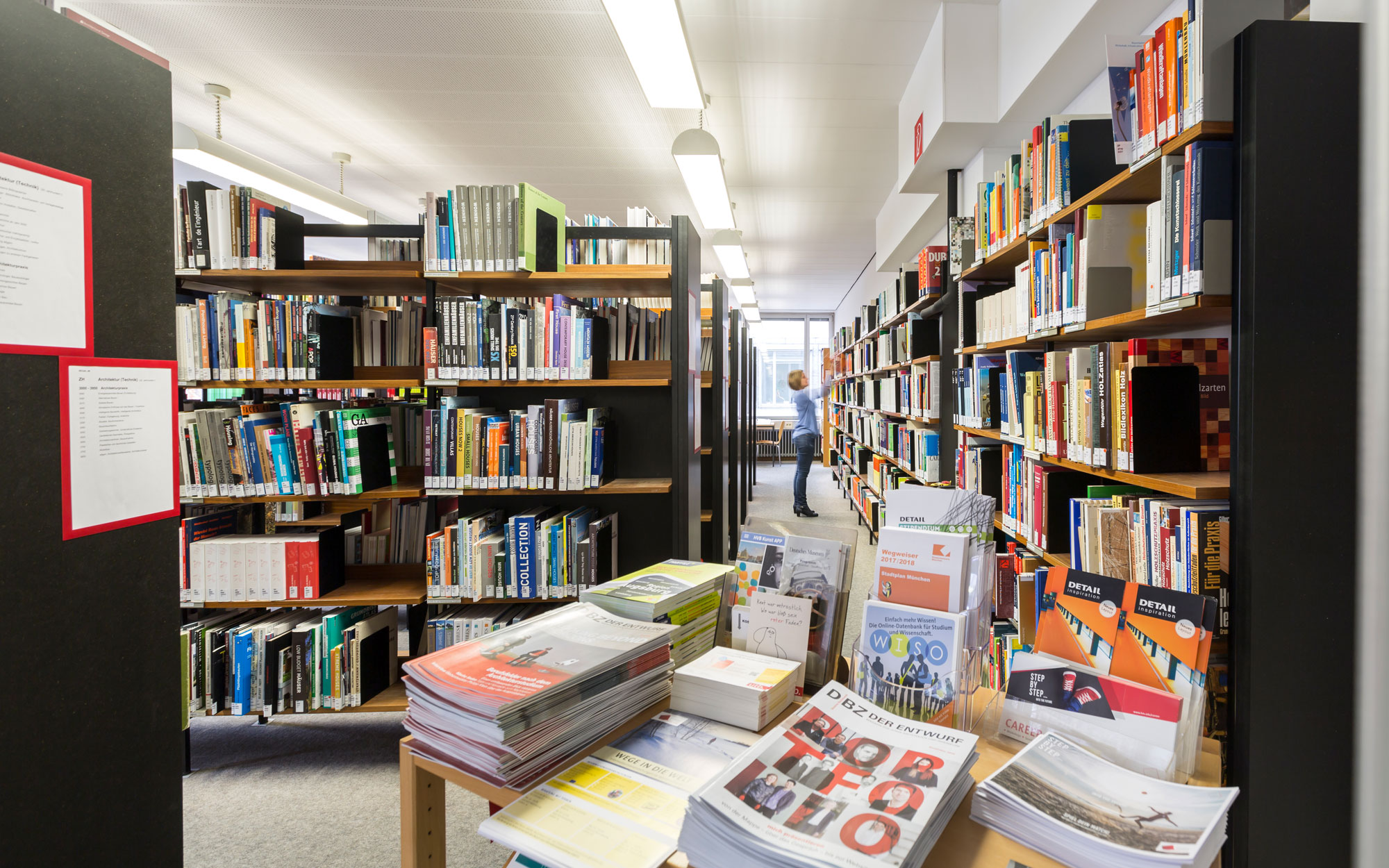 Bibliothek im Gebäude Karlstraße 6