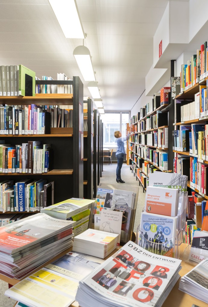 Bibliothek im Gebäude Karlstraße 6