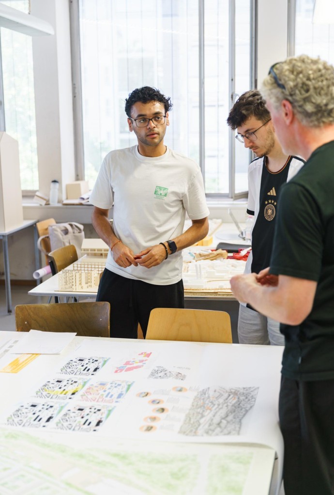 Eindrücke aus dem Studienalltag Bachelor Architektur – Studierende arbeiten am Entwurfsprojekt