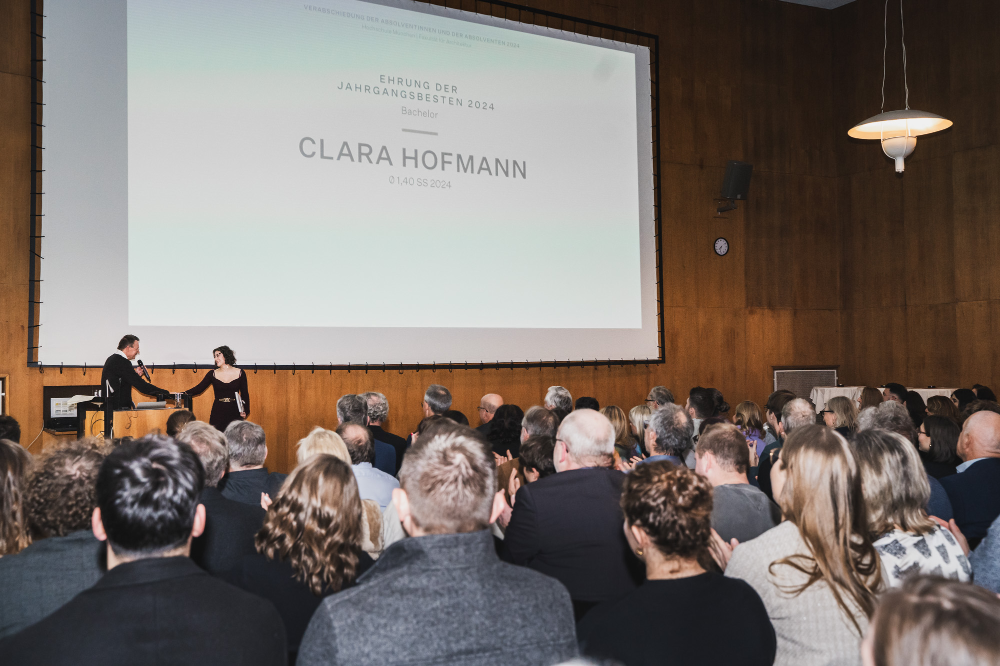 Die Abschlussfeier der Absolventinnen und Absolventen 2024 | Clara Hofmann Jahrgangsbester Bachelor
