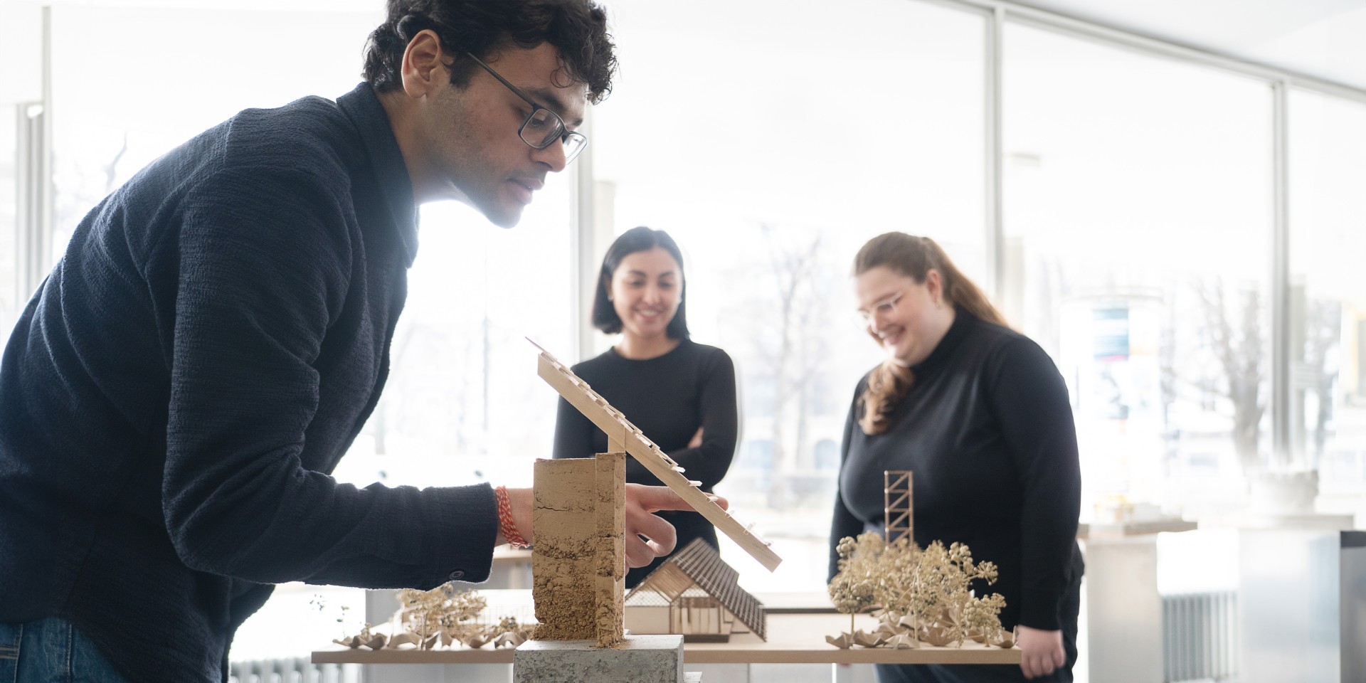 Master Thesis Ausstellung WiSe 24/25 (Copyright: Thomas Geissler) Master Thesis Ausstellung WiSe 24/25
