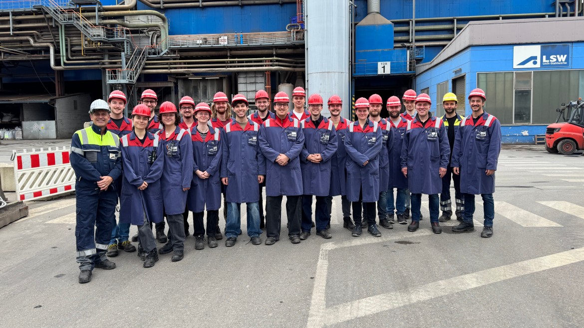 Gruppenbild der Studierenden bei den Lech-Stahlwerken