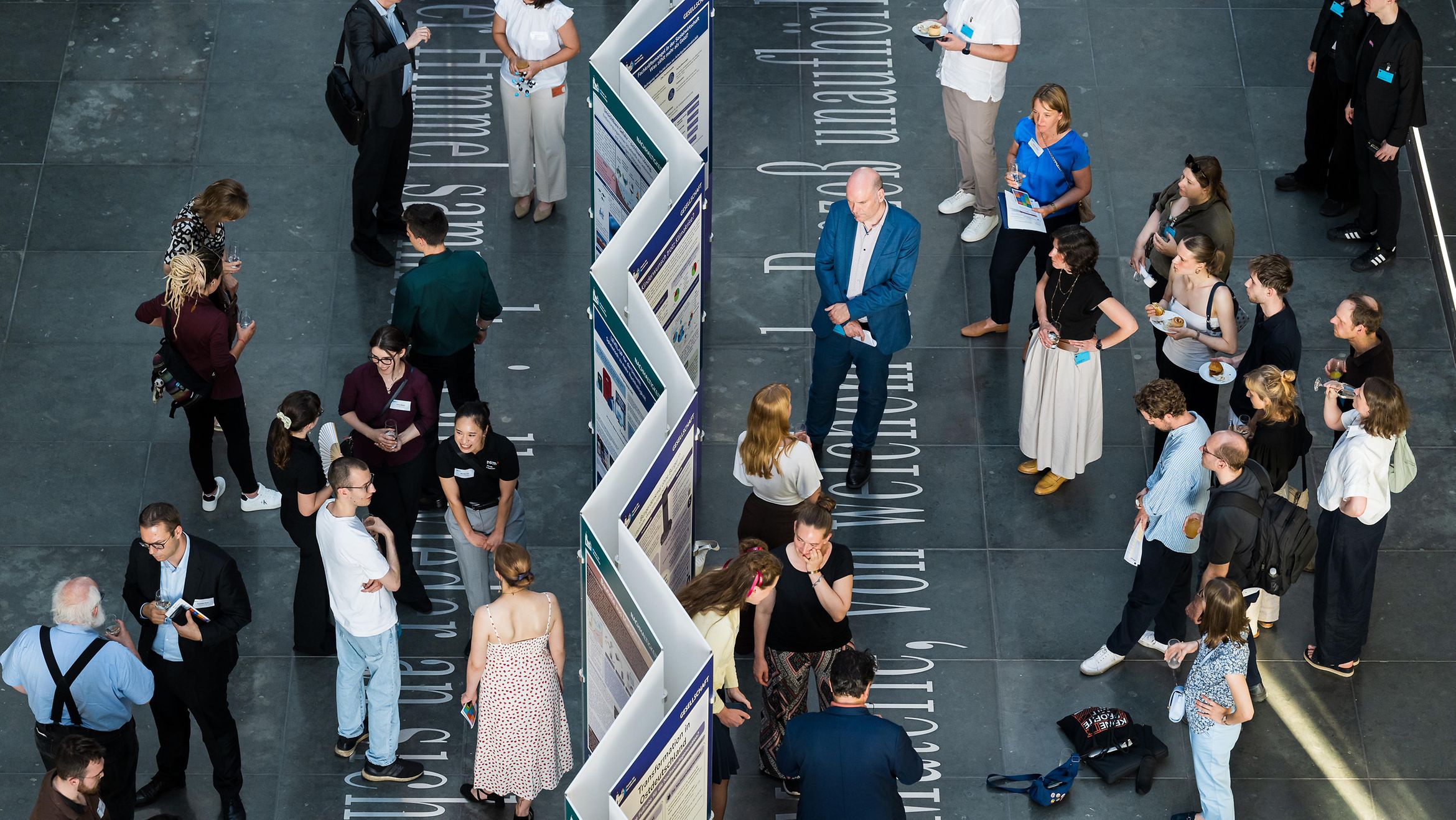 Die Ausstellung von oben