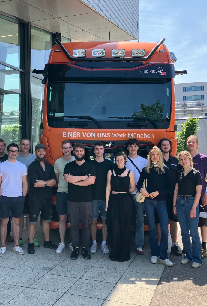 Studierende auf Exkursion bei MAN Truck & Bus