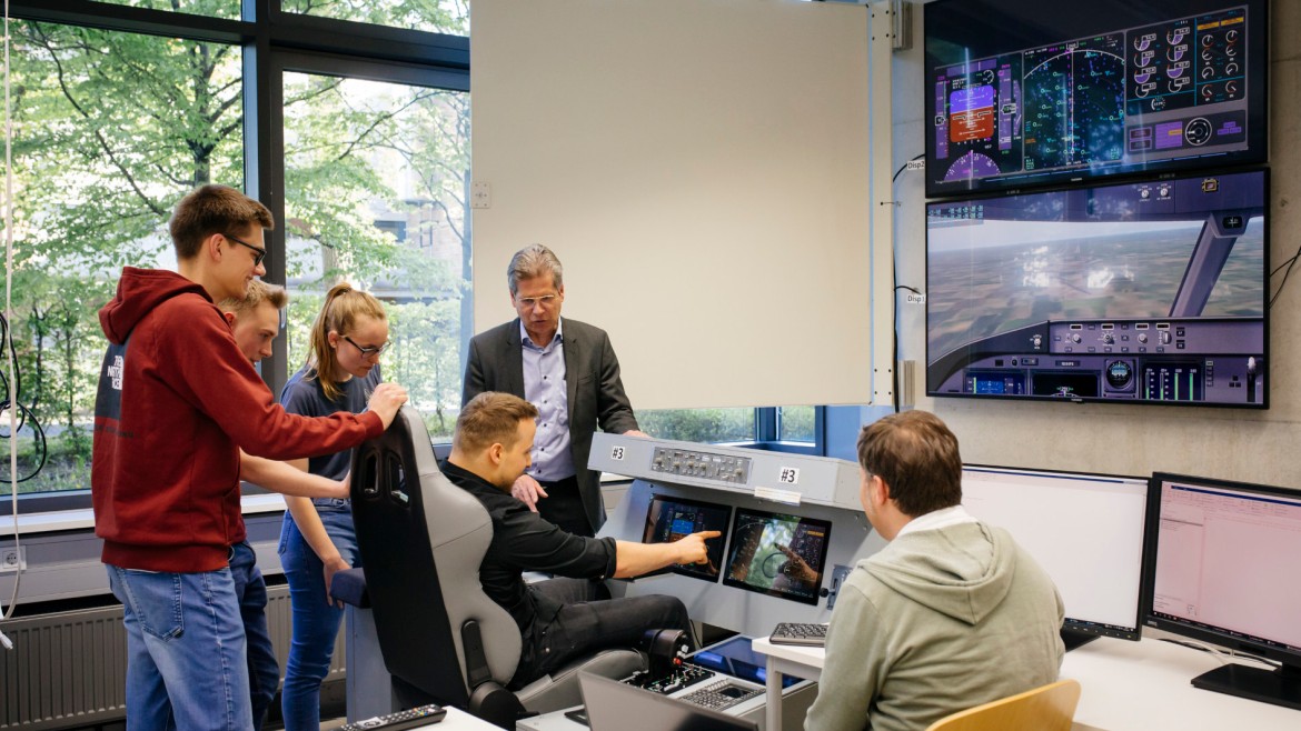 Einweisung am Flugsimulator