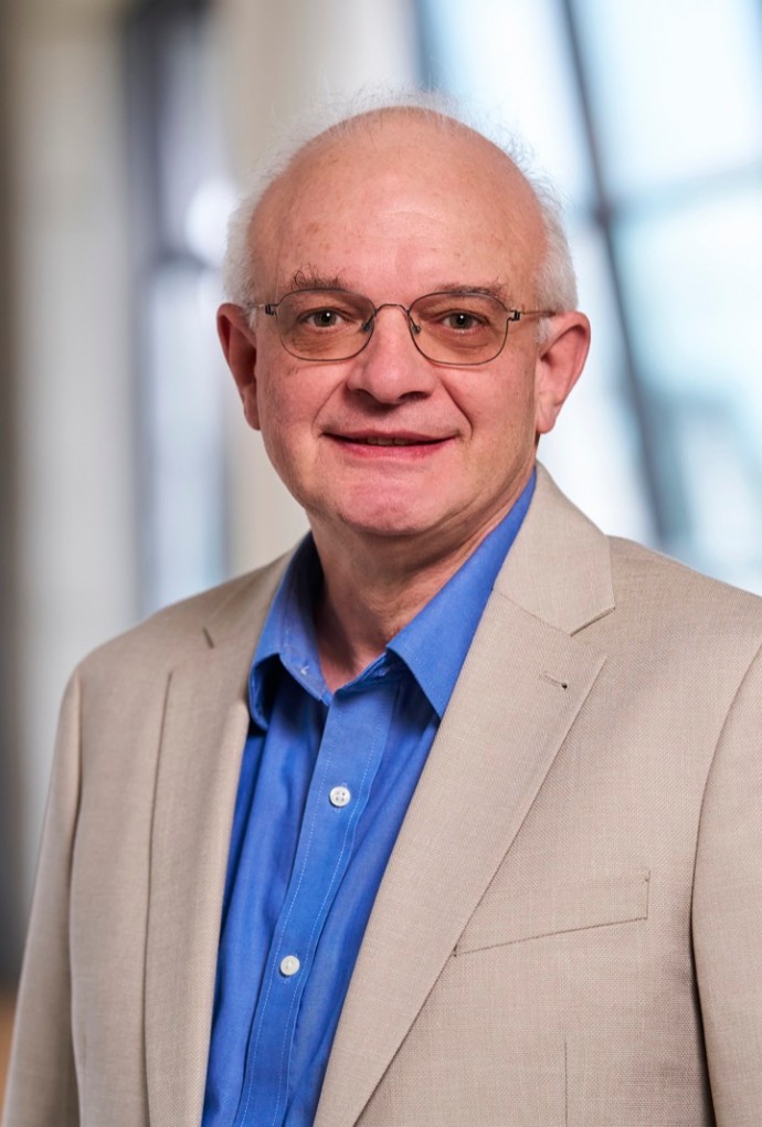 Prof. Dr. Reinhold Unterricker
