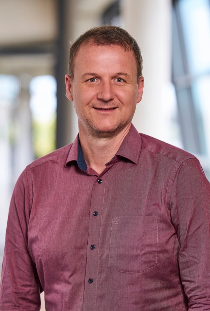 Prof. Dr. Simon Schramm