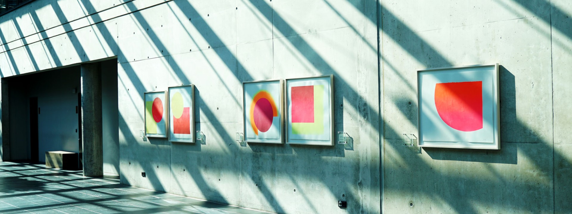 Kunstwerke im Foyer des Gebäudes Lothstraße 64