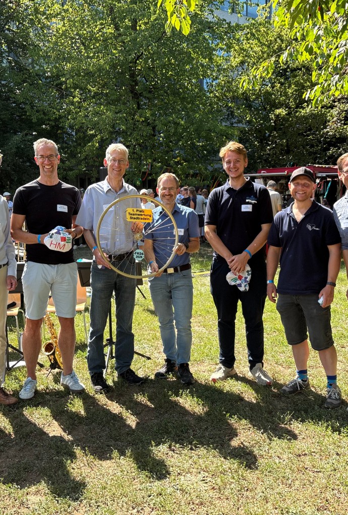 Die Fakultät für Elektrotechnik und Informationstechnik gewinnt den Wanderpokal 