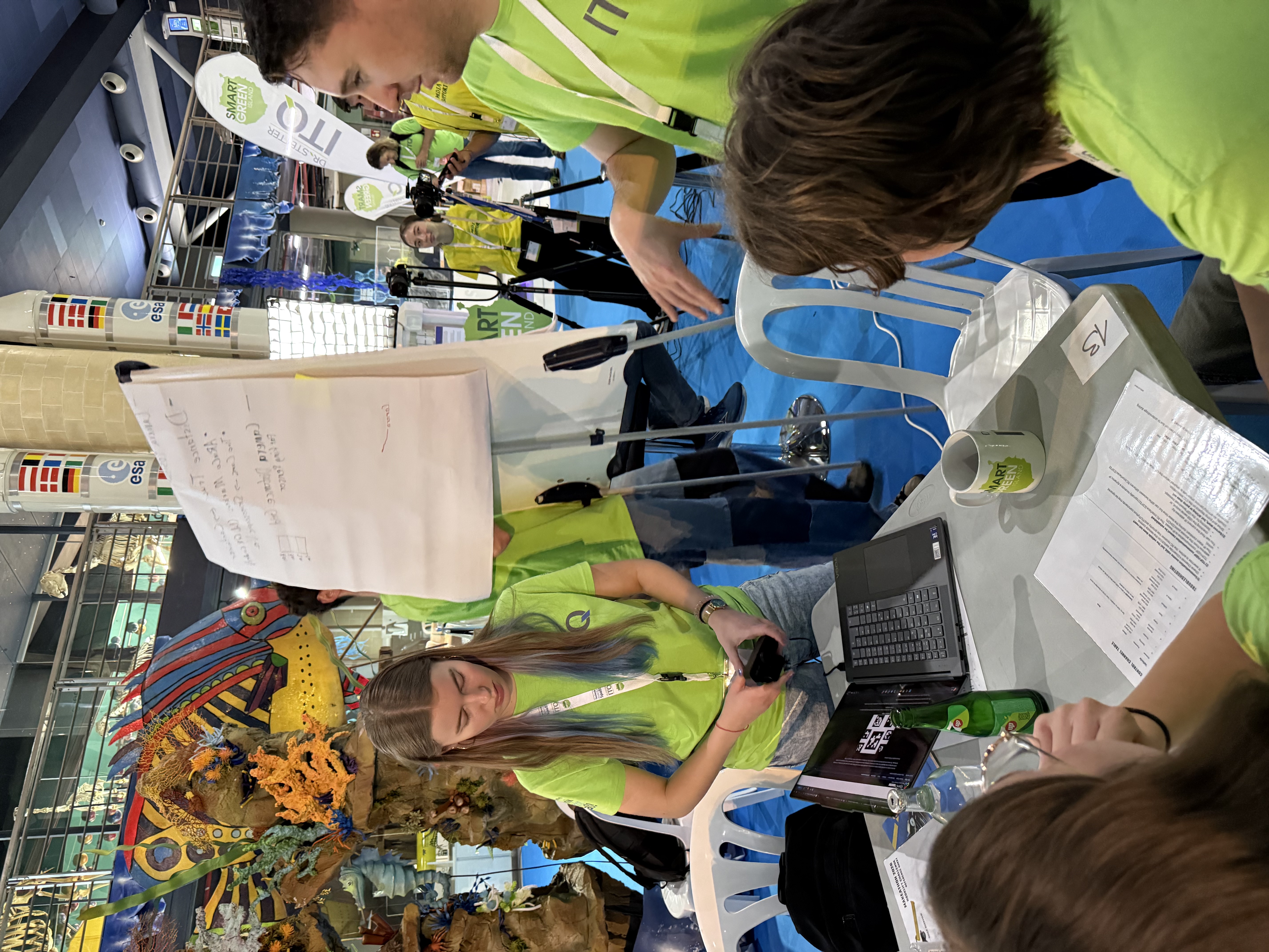 Studierende beim Makeathon auf Gran Canaria