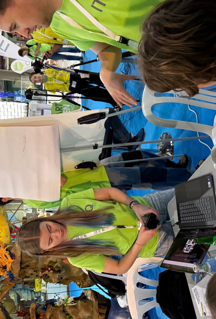 Studierende beim Makeathon auf Gran Canaria