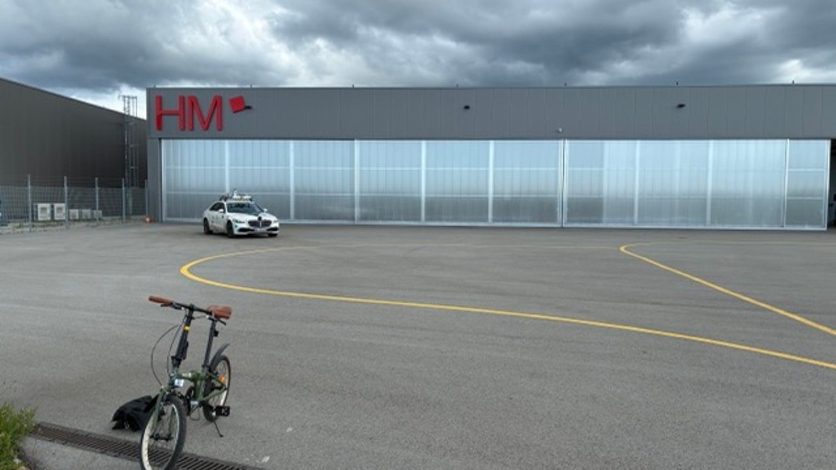Das Testfahrzeug der HM am Aldenhovener Testing Center.