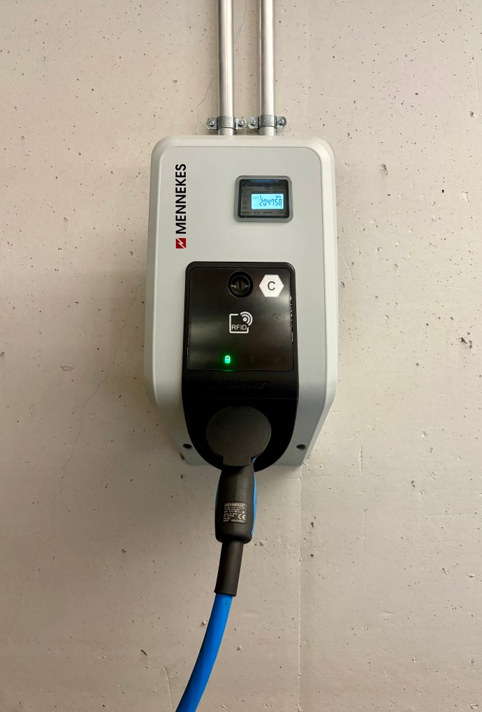 E-Ladesäule an der HM