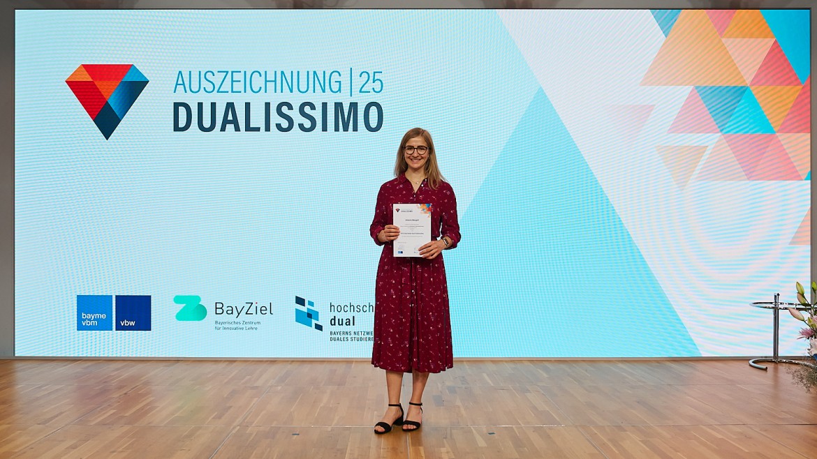 Antonia Mangstl, Absolventin im Studiengang Elektrotechnik – Elektromobilität, wurde unter die Top 20 des Dualissimo 2025 gewählt. (Foto: Julia Bergmeister) Antonia Mangstl, Absolventin im Studiengang Elektrotechnik – Elektromobilität, wurde unter die Top 20 des Dualissimo 2025 gewählt.