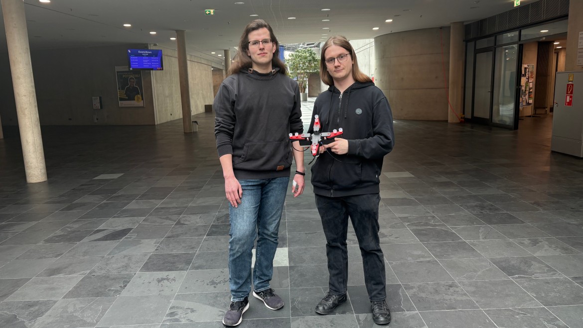 Studierende des Projektes Adaptiver Sauggreifer für flexible Greifsysteme. 
