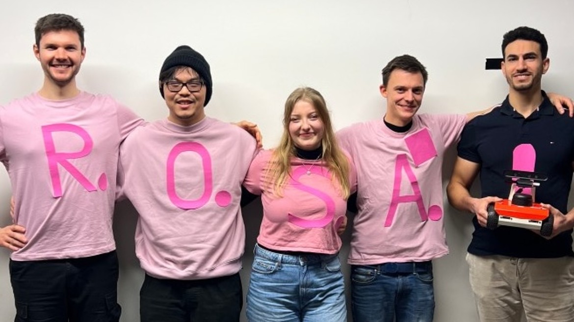 Studierende präsentieren ihr Projekt R.O.S.A. - Rescue Operation Search Assistant.
