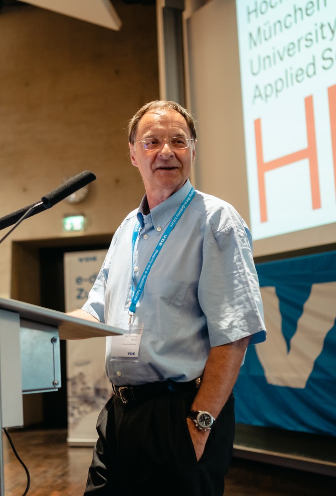 Dekan Prof. Dr. Wolfgang Rehm auf dem VDE Zukunftsforum