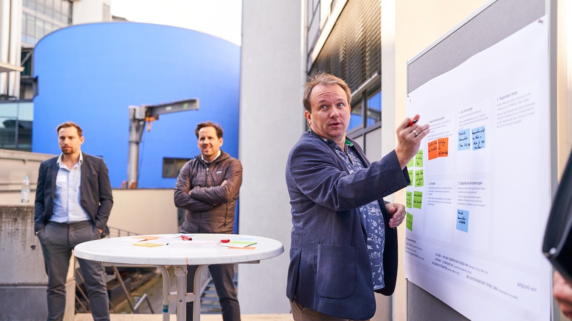 Prof. Dr. Benjamin Kormann bei der Auftaktveranstaltung des neu gegründeten Zivilschutznetzwerks.
