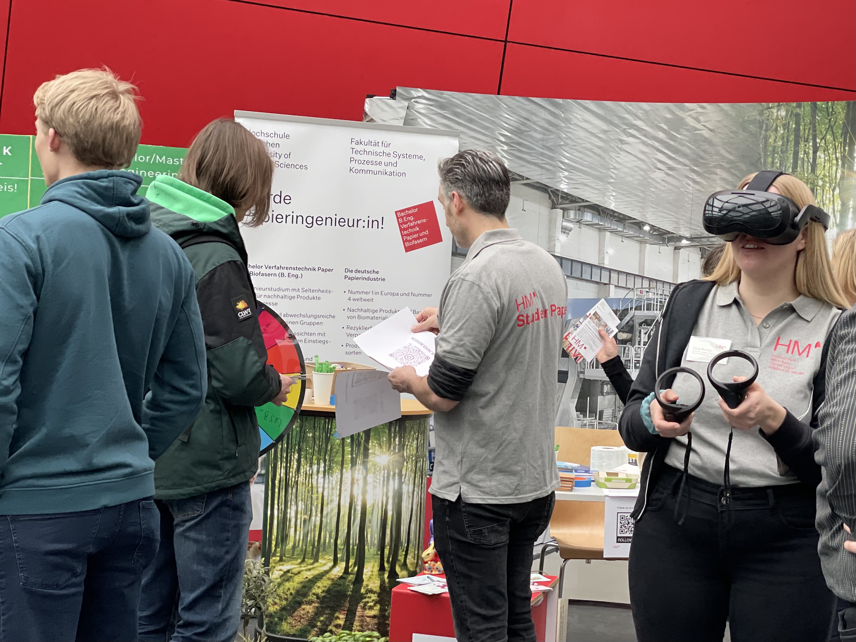 VR-Brille im Einsatz auf dem Studieninformationstag der HM