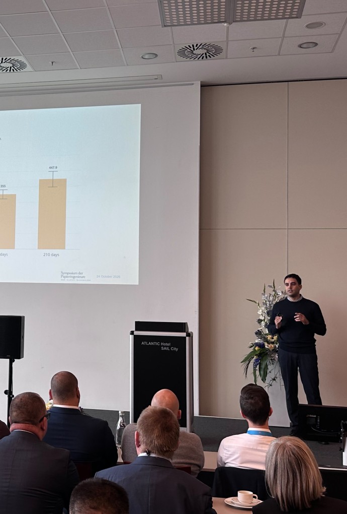 Erfan Salehi beim Symposium der Papieringenieure 