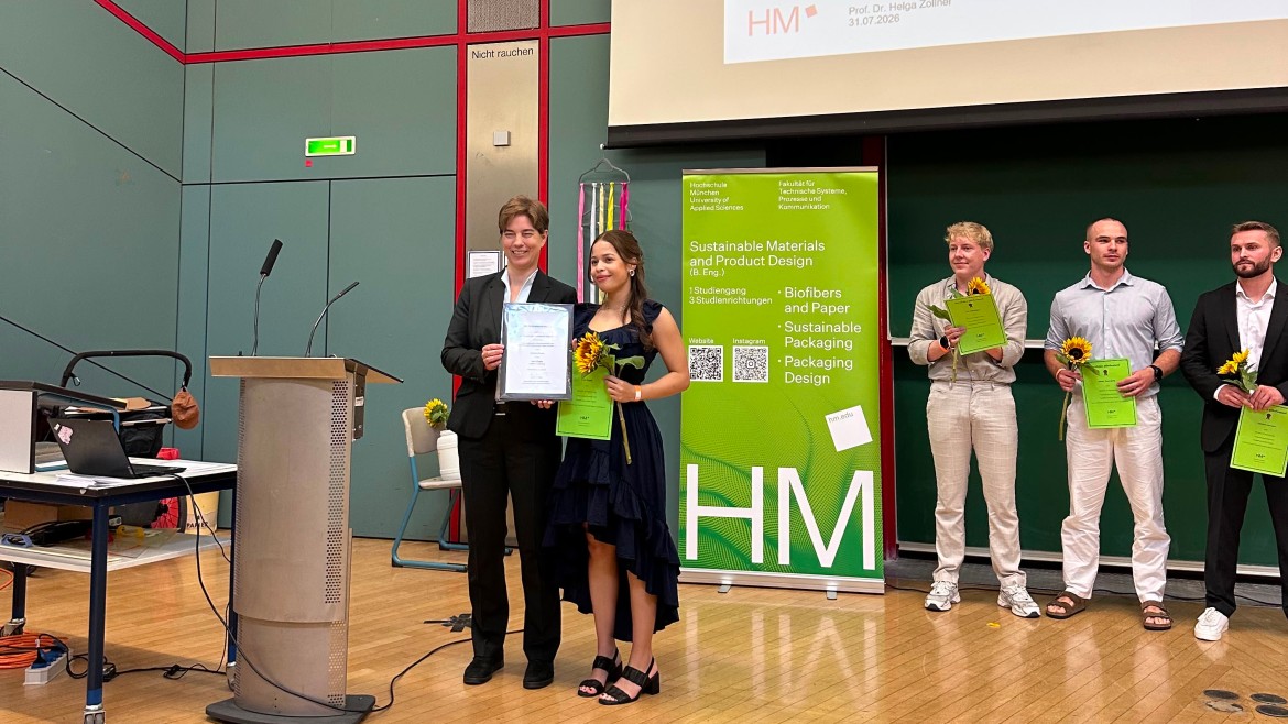 Preisträgerin Lucie Biagha aus der Kategorie „Verfahrenstechnik Papier und Biofasern“