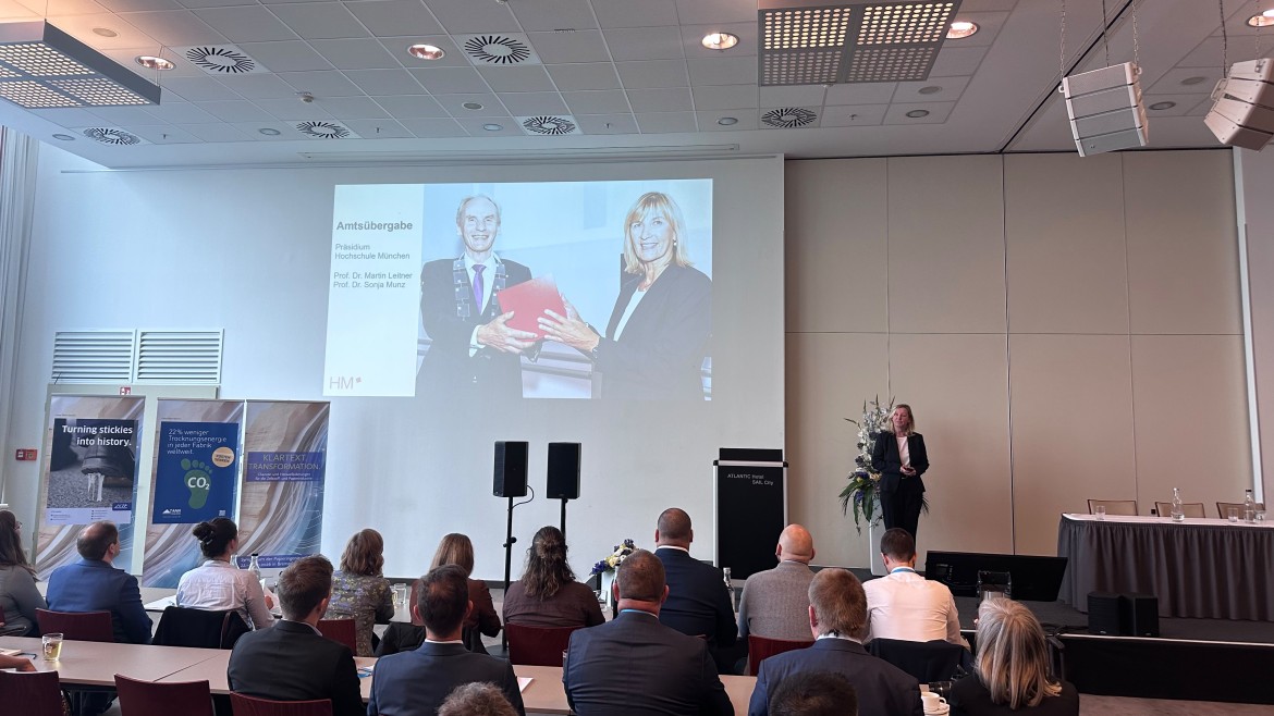 Prof. Dr. Helga Zollner beim Symposium der Papieringenieure 
