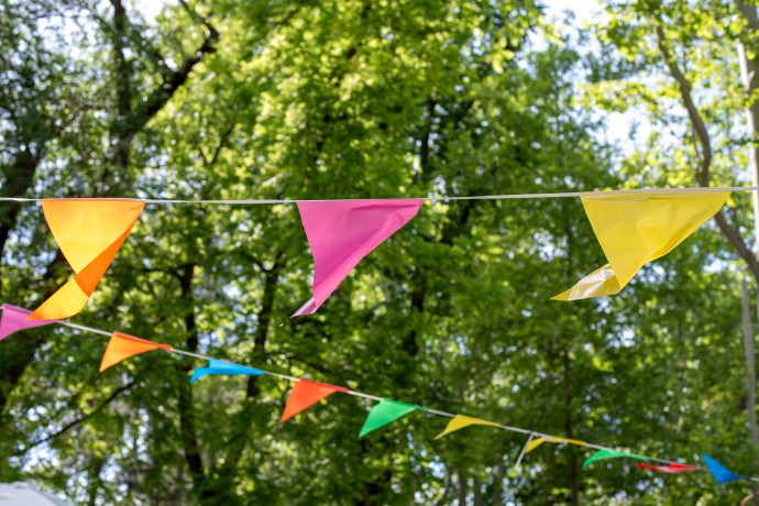Wimpelgirlande im Sommer