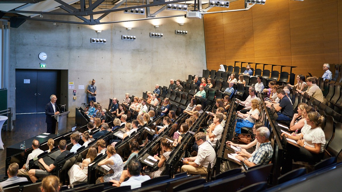 Vizepräsident Prof. Dr. Thomas Stumpp beim DualForum der Hochschule München 