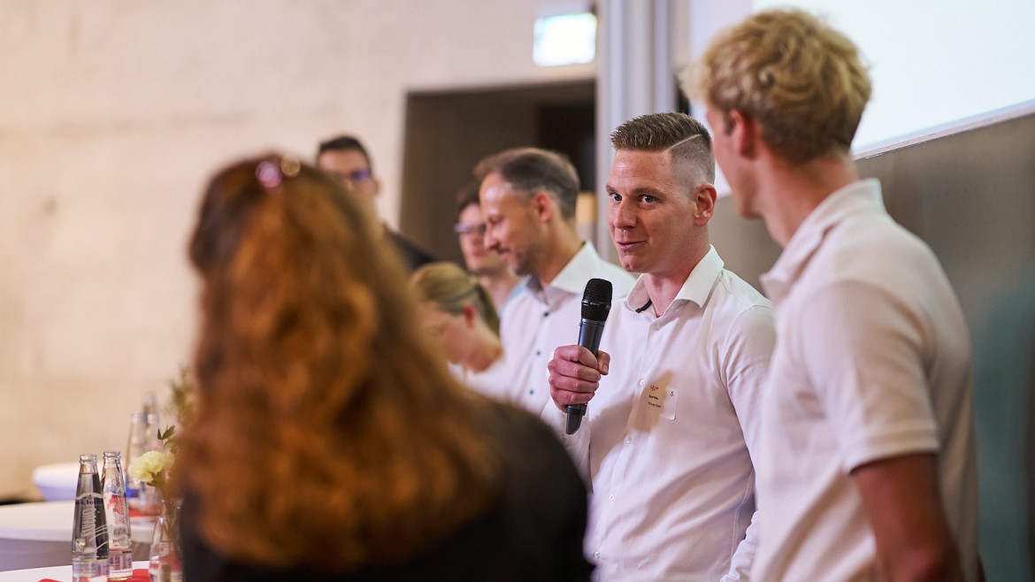 Dual Studierende der Energie- und Gebäudetechnik beim DualForum 